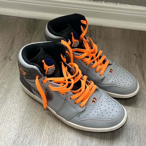 Jordan 1 Retro
93 Wolf Grey Orange - Picture 1 of 7